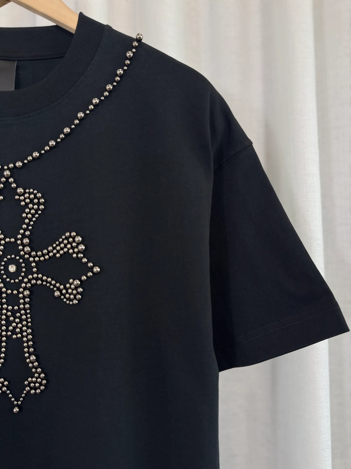 P210 ch high version Chrome Hearts 2025 spring and summer new horseshoe cross printed pearl compass short-sleeved T-shirt, fabric: 26 double yarns, 320 grams weight, pearl necklace Printing process: pearl necklace Color: black white Size: S M L XL Style number: 5168